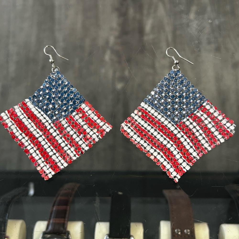 American Flag Beaded Earrings(NWOT)